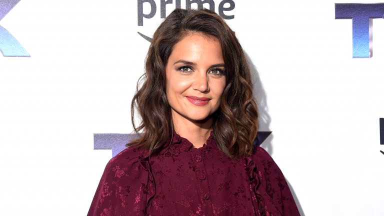 Кейти ХолмсПреди ерата „Том Круз“ Кейти излиза с колегата си Крис Клайн, който междувременно се бори със зависимостите си към алкохола и наркотиците. След това Холмс се запознава с господин Круз и не може да му устои въпреки увлечението му към сциентологията. Нейни приятели обаче споделят, че по време на брака си актрисата е била като с промит мозък и не е била на себе си. След развода се впуска във връзка с певеца Джейми Фокс, който неведнъж е обвиняван в непристойно поведение на публични места. Освен това напоследък се мълви, че Александър Родригез е изневерил на Джей Ло именно с Кейти…