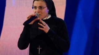 2742949-suor_cristina_scuccia_di_milano_low