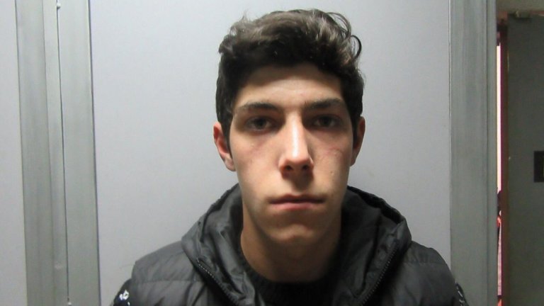 Полицията издирва 18-годишен затворник, избягал от затвора в Смолян
