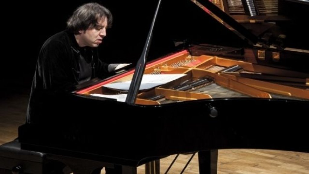 fazil-say-anne-hasretini-konserde-giderdi-6771074_x_1631_o