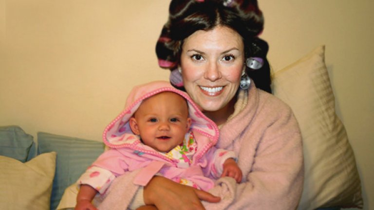 Пеньоарът прикрива разхищението на телесните гънки и заглажда трупания през годините релеф на мозъчните. По-добре рокля и токчета.