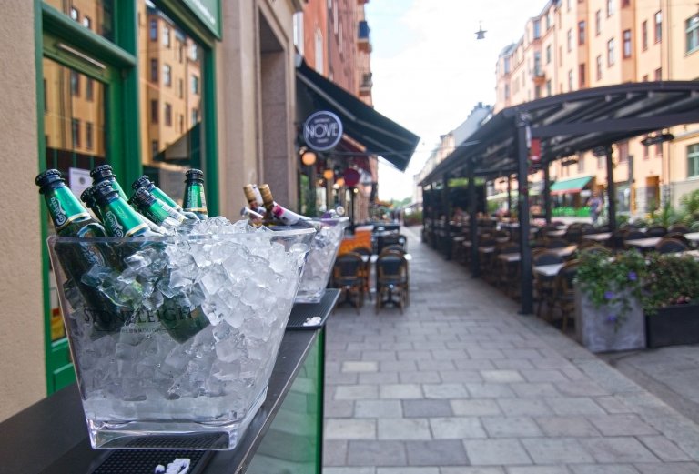 Отношението към алкохол в Швеция води до изграждането на култура за пиене, много различна от тази в Южна Европа.