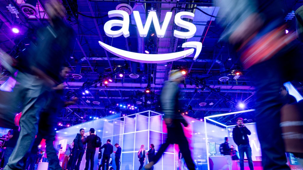 Срив на Amazon Web Services спря достъпа до Zoom, Amazon, Fortnite и ...