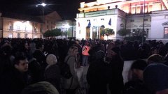 След бламирането на ключови точки от съдебната реформа стотици души се събраха на протест пред парламента