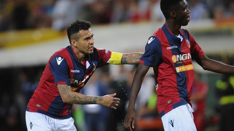 2. Болоня
Отборът за малко да изпусне промоцията миналия сезон. Диего Лопес бе уволнен и на негово място бе доведен Делио Роси. С него, Болоня победи Авелино и Пескара в плейофите, за да се завърне в Серия „А“. Американският адвокат Джо Такопина и кандаският бизнесмен Джоуи Сапуто поеха отбора миналия сезон и доведоха някои добри играчи. Матео Бриги и Франко Бриенца са в доста напреднала футболна възраст, но ще помогнат с опита си. Бившият вратар на фалиралия Парма Антонио Миранте пък е най-добрият трансфер за лятото.
Прогноза: 14-15 място