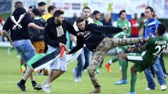 Палестинските ултраси нападнаха директно футболистите на израелския тим