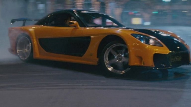 Mazda RX-7, "Бързи и яростни: Токио дрифт" 
Тази Mazda всъщност се появява доста често из отделните части на поредицата. Виждаме я още в първия "Бързи и яростни", когато Торето влиза в оспорвана надпревара с О'Брайън, Дани и Едуин. В крайна сметка Торето използва нитрото в колата си и така печели състезанието. 
По-зрелищна обаче е сцената в "Токио дрифт", в която една такава оранжево-черна Mazda RX7 описва няколко окръжности около друг автомобил, а каскадата печели на Хан телефона на мацката, която си е харесал.