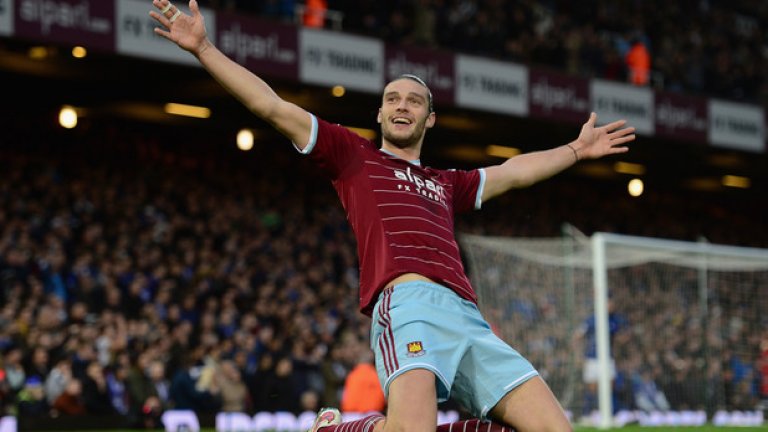 Анди Керъл от Уест Хем при един от редките му моменти на радост през сезона.