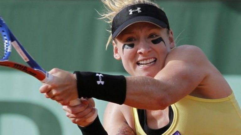 "Бяло? Защо е тази глупост? Та аз дори не се омъжих в бяло!".
Лудата американка Бетани Матекс Санс иронизира дрескода на "Уимбълдън".