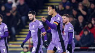 Ливърпул победи последния и отново се доближи до върха