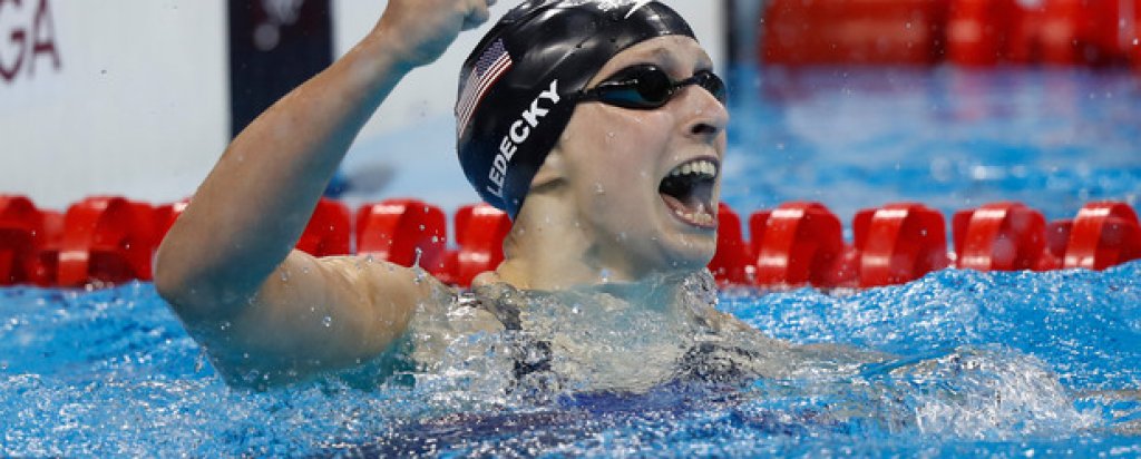 Кейти Ледеки спечели златен медал на 400 м свободен стил, поставяйки нов световен рекорд от 3:56.46 минути.