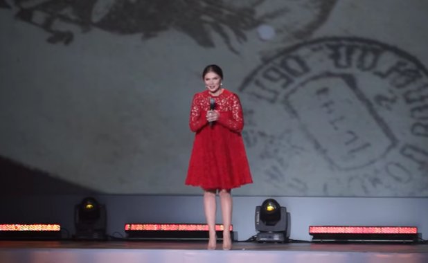 Алина Кабаева на сцената на гимнастическия фестивал "Алина"