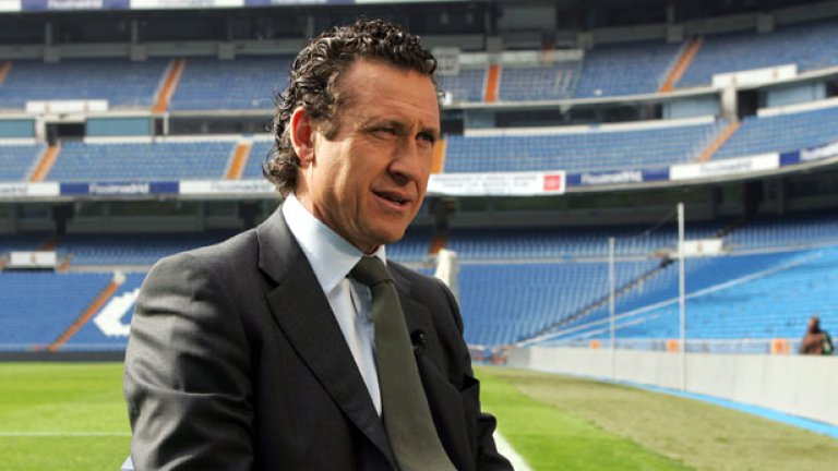 Директорът на Реал (Мадрид) Хорхе Валдано е принуден най-сетне да сбъдне желанието на Жозе Моуриньо за нов нападател