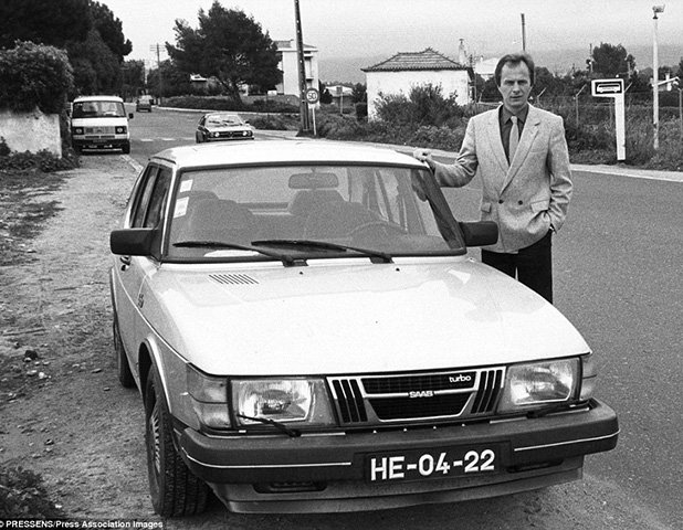 Свен-Йоран Ериксон с неговия Сааб 900 през 1984-а. По това време той е мениджър на Бенфика. След това бе начело на отбори като Рома и Лацио, а през 2001-а пое Англия