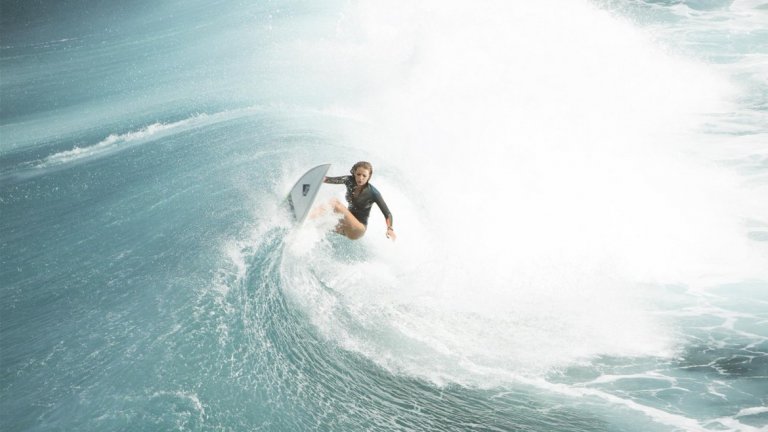 Външният й вид лесно я въвлече в клишето на секси сърфистка