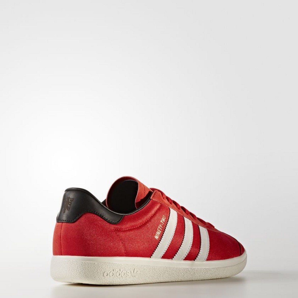 Клас '92 вдъхнови специална серия маратонки на Adidas, брандирана с тази марка.