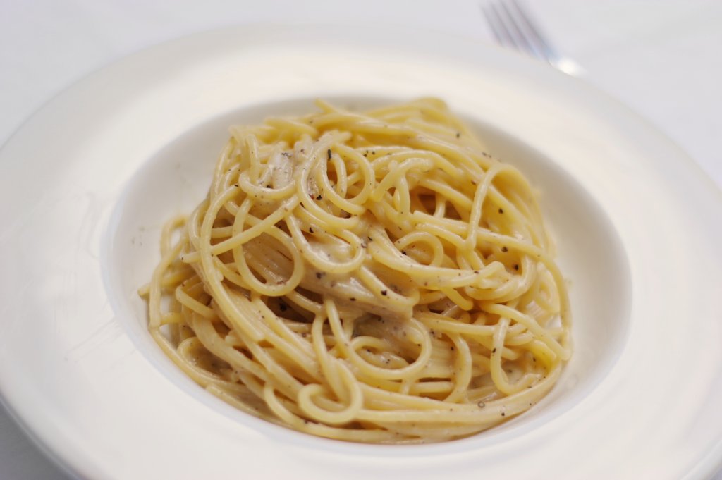 Spaghetti_cacio_e_pepe_(creamy_as_it_should_be)