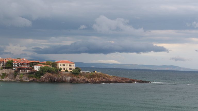 Поглед към нос Скамни от Новия град