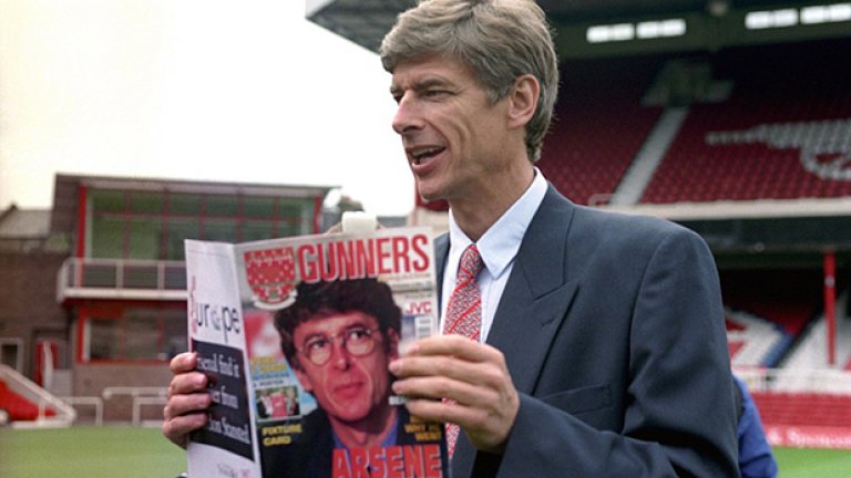 4. Арсен Венгер
Той разби монолитната английска култура за футбол и промени представите ни за играчи и за играта като цяло. Отборите му са елегантни, пъргави, точни и атакуващи. Доведе и няколко гении - Бергкамп и Анри са първите имена в списъка. Продължава да е под напрежение заради липсата на титла вече 11 години, но изобщо не се съмнявайте - той промени английския футбол.