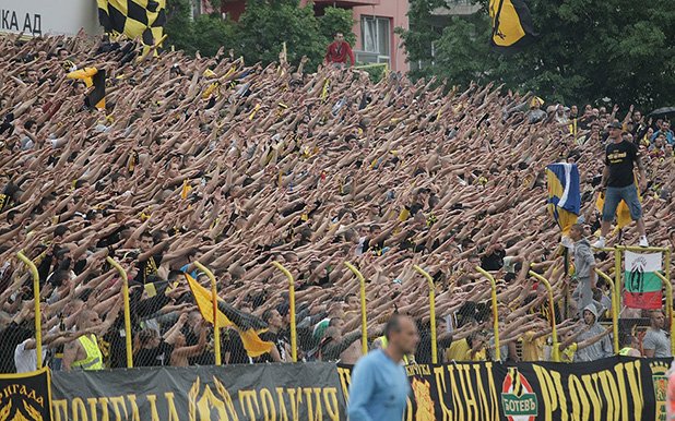 Те ще са повече в събота, защото дербито е на техния стадион. Феновете на Ботев ще се чуват ясно, стига да не сте намалили звука на телевизора...