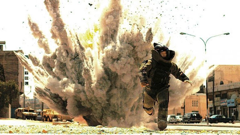 Кадър от "Войната е опиат" на Катрин Бигълоу, един от фаворитите за тазгодишните Оскари
