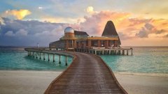 Ако наистина искате да се изфукате с почивката си в Instagram, Anantara Kihavah Maldives Villas в Малдивите е мястото за вас.