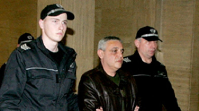 Тенчо Попов е наричан от някои "ковчежникът на НДСВ". Преди да стане главен секретар на Министерството на финансите при Милен Велчев, хасковлията Попов беше финансов директор на АЕЦ "Козлодуй"...