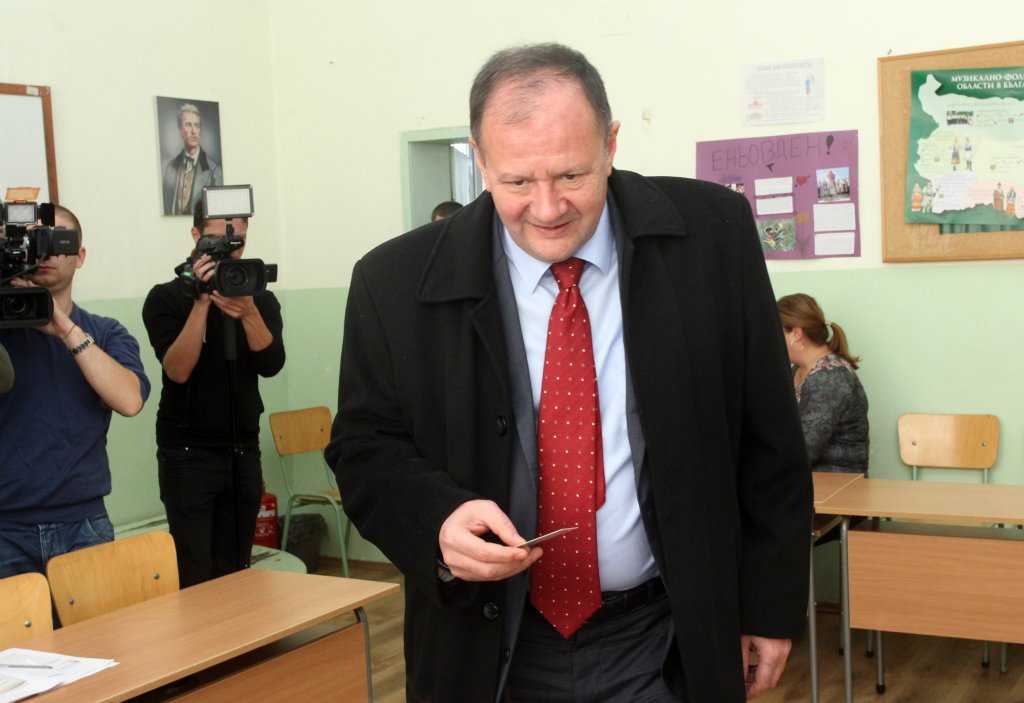 михаил миков