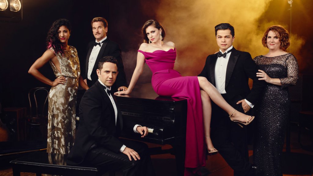 5. Crazy Ex-Girlfriend
И предни години е стигал до класацията ни. Няма да ви го разваляме, ако не сте го гледали - но психическите проблеми на Ребека Бънч се подклаждат все повече и повече. Особено накрая на втория сезон. 