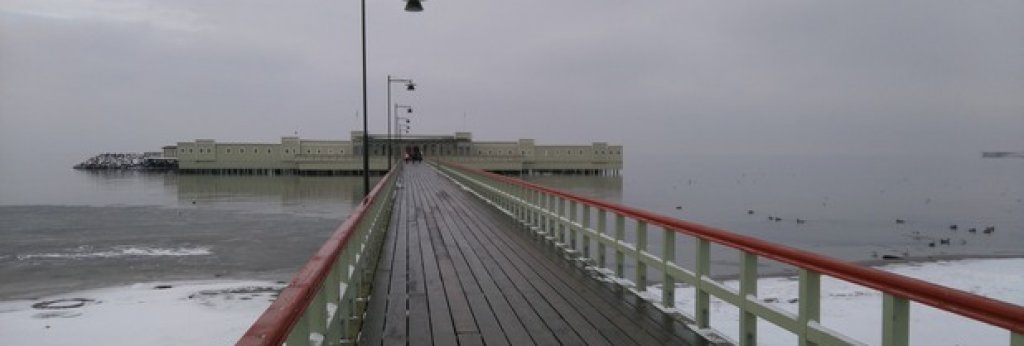 На този мостик в третия по големина шведски град - Малмьо, са снимани различни сцени от сериала "Мостът" (Broen). Забележителния "реквизит" от филма обаче е само една от причините да посетите Малмьо, Копенхаген и моста Йоресунд между Швеция и Дания
