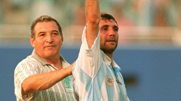 Заедно с треньора на България Димитър Пенев в момент на радост след победата с 2:0 над Аржентина на Мондиал'94 в САЩ