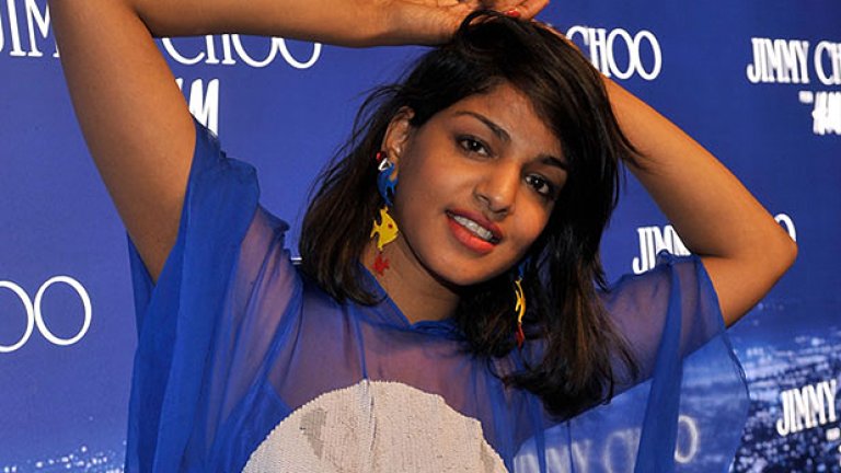 Матанги „Мая“ Арулпрагасам е певица, текстописка, композиторка, музикална продуцентка и визуалистка от Шри Ланка, с тамилски произход. Тя се прочу най-вече с хита си "Paper Planes" и е на 41 години. Сериозно...