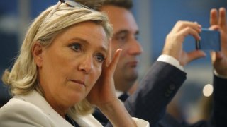 Самата тя се оплака за това и обвини банките в задушаване на демокрацията