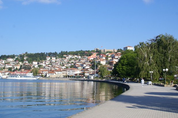 Градът край Охридското езеро е красив, спокоен и скъп, колкото Банско и Созопол в разгара на сезона