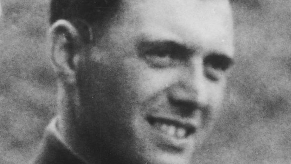 Josef_Mengele,_Auschwitz._Album_Höcker_(cropped)
