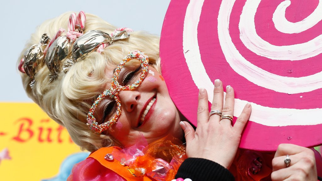 Carnival Season: Bonn Celebrates Fat Thursday
