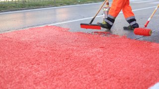 Той намалява спирачния път