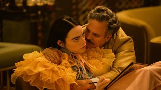 “Клети създания”
Премиера: 6 октомври
Това е история за фантастичния живот на Бела Бакстър (Ема Стоун) - полужена и полуизобретение на “лудия” учен доктор Годуин Бакстър (Уилям Дефо). Дал ѝ живот посредством сложна машина, изобретателят бърза да се похвали с “плодовете на своето творчеството”, без да осъзнава, че Бела е като всяко друго човешко същество - с воля и желание за свобода.