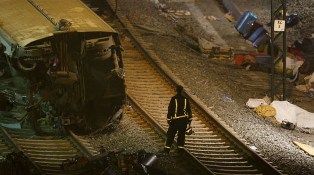 Влак се обърна в Испания, десетки жертви