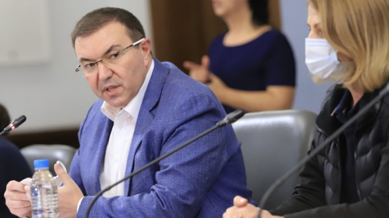 За да задържим постигнатото, трябва да задържим темпа на ваксинация, подчертава той