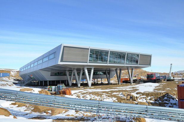 Индийската база Bharati Research Station, построена от германската компания Architekten/IMS
