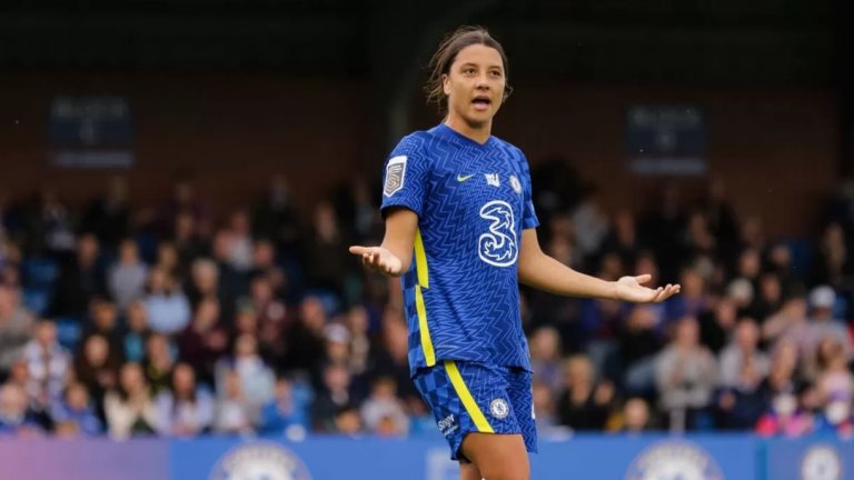 Да ти дадат жълт картон за нарушение срещу... фен (видео)