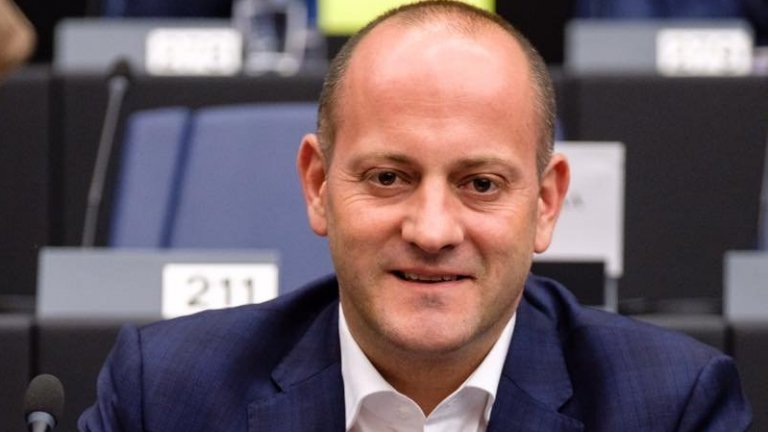 Според него той само би задълбочил разделението в партията и би застрашил коалицията "Демократична България"