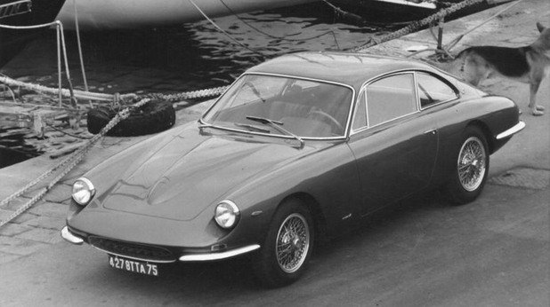 Intermeccanica Apollo GT
1962-1965
Днес Intermeccanica е базирана във Ванкувър, Канада и се занимава със създаване на реплики на иконата на Porsche – 356. Но корените на компанията са в Торино, а в началото на историята си тя създава автомобили, съперничещи на продуктите на Ferrari – поне на външен вид, които обаче се сглобяват в Калифорния.
Apollo GT е с каросерия, проектирана от Франко Скалионе от Bertone, но под капака му се крие прозаичен мотор от Buick с работен обем 3,5 литра и мощност 225 конски сили. 
Каросериите се произвеждат от Intermeccanica в Торино, след което отпътуват за Оукланд, Калифорния, където се сглобяват готовите автомобили. Общо взето, рядък автомобил, както през 60-те години, така и днес.