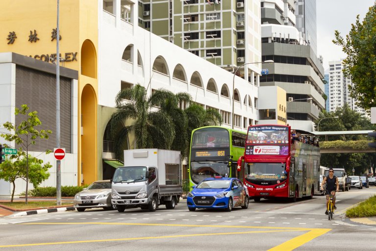 Сингапур има много добре развита мрежа на градския транспорт