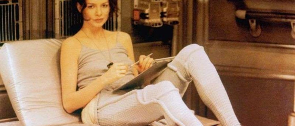 11. “Космически пилоти” 1999 

Smart рейтинг: 14,62 

Космически пилот с кодирано съобщение, неговият приятел и техният командир се бият с извънземни.
