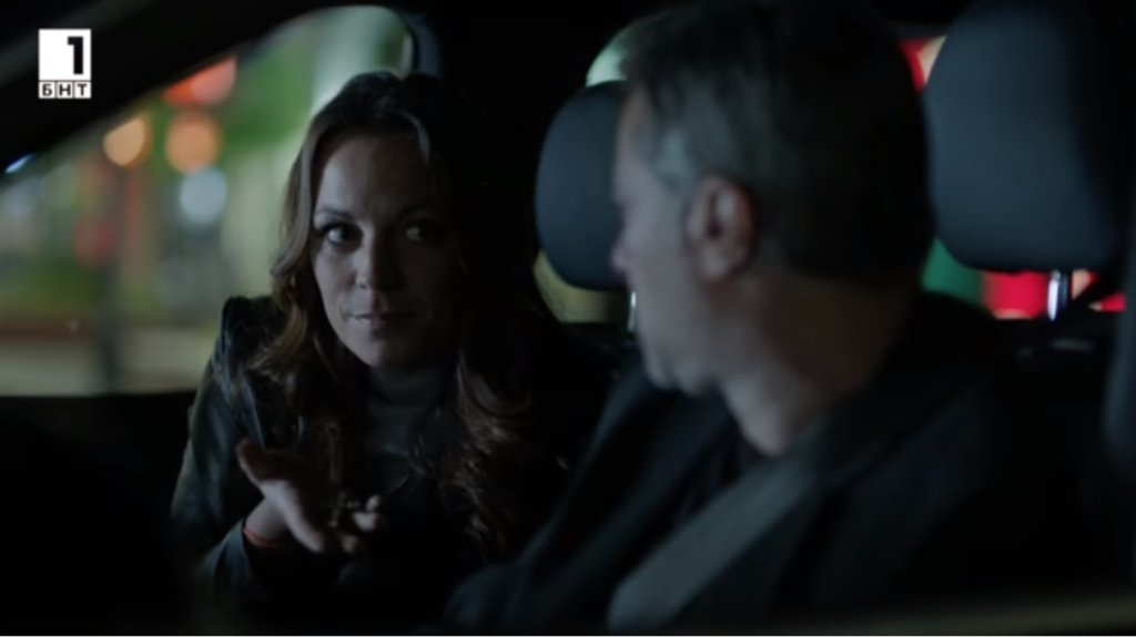 Една друга връзка се развива безпроблемно - тази между полицайката Яна (Силвия Петкова) и Куката (Мариан Вълев)