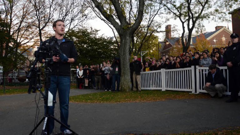 Харвард обожава Зукърбърг