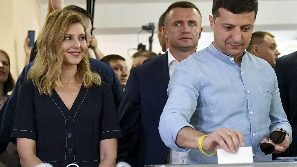 Volodymyr_Zelenskyy_voted_in_parliamentary_elections_(2019-07-21)_05