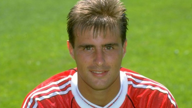 Клейтън Блекмор
Изигра 12 мача, а заради своята поливалентност бе използван на различни позиции. Като Хюз - бе взет още като тийнейджър през 1978 г. и записа почти 200 мача за "дяволите" - основно през 80-те.